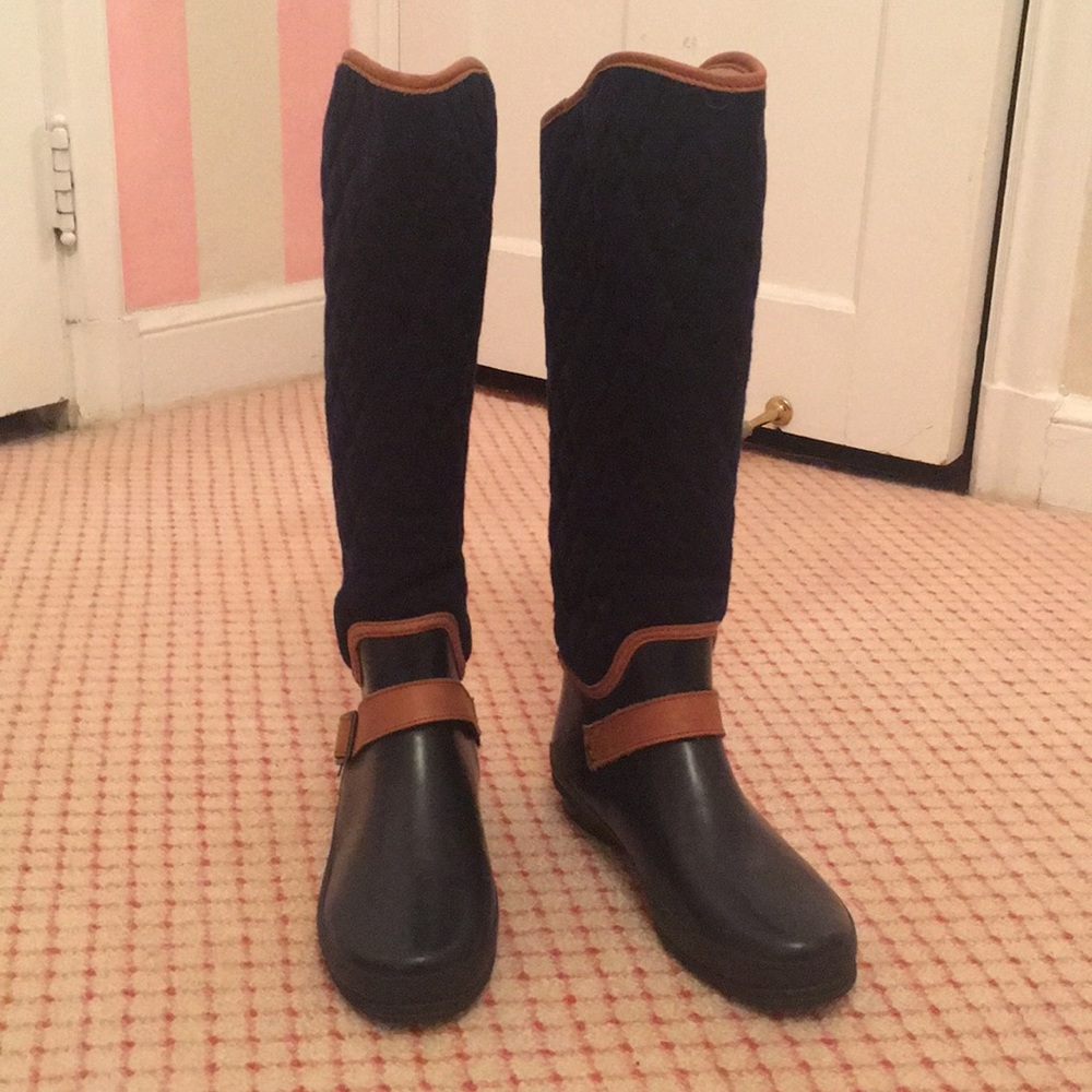 EUC Sperry Quilted Waterproof boots! Size 7